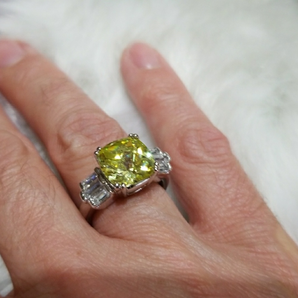 Avon Ring - Picture 6 of 6